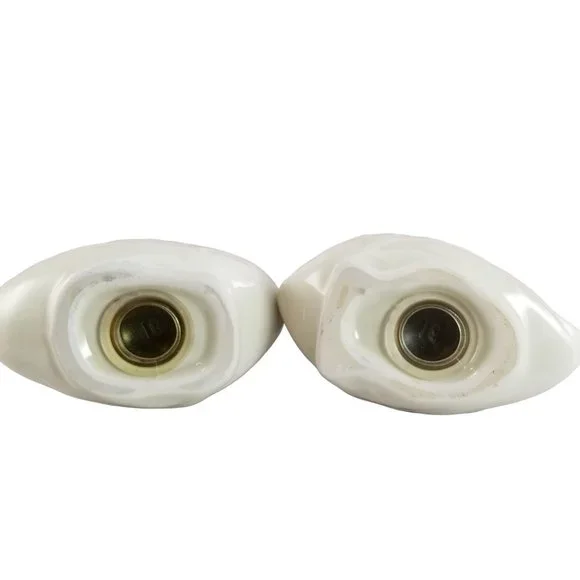 Vintage White Ceramic/ Pottery Maple Leaf Shaped Salt & Pepper Shakers - Picture 4 of 5